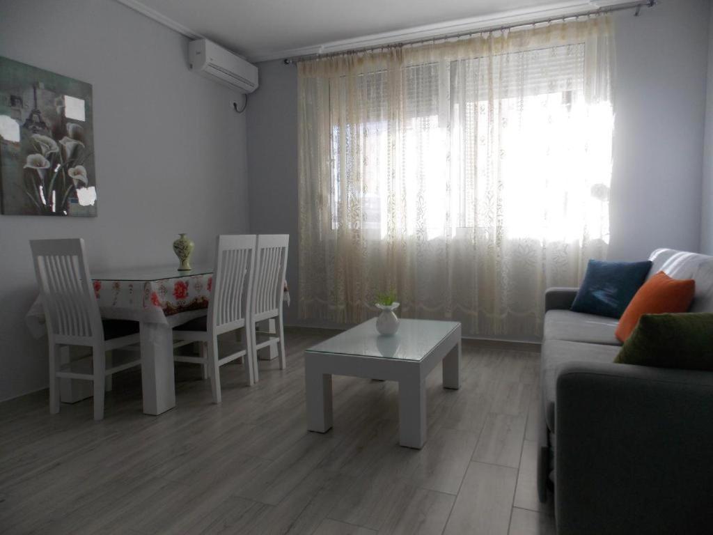 Coastline Apartments Саранда Екстер'єр фото